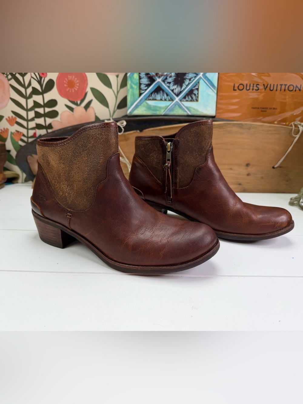 Like new UGG Penelope brown leather ankle boots suede ankle cuff Size 9